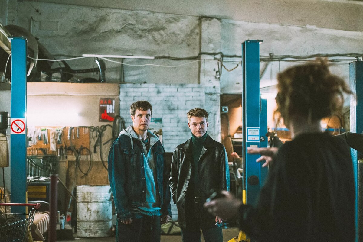 Фото-кадр из сериала "Отмороженные". Источник яндекс-картинки