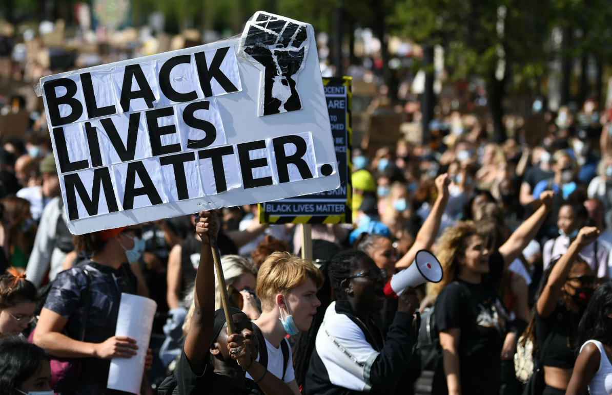 Движение live matters. Движение Black Lives matter. Протесты Блэк лайвс Мэттер. Черное движение в Америке. Америка Black Lives matter.