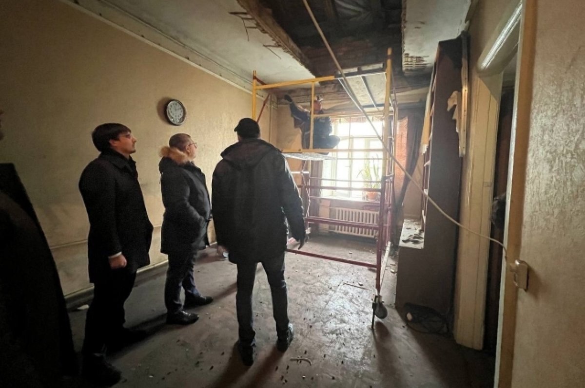    Глава Смоленска посетил место обрушения потолочного перекрытия