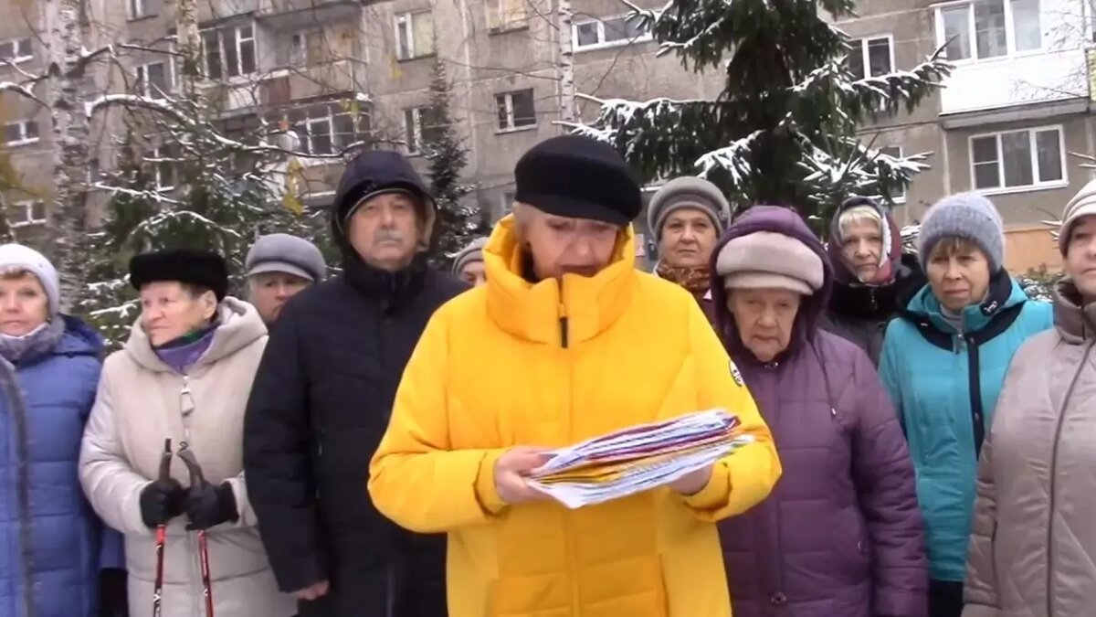     Жители Сормова пожаловались губернатору Нижегородской области Глебу Никитину на строительство спорткомплекса на месте детской площадки. Видеообращение опубликовано в соцсетях.