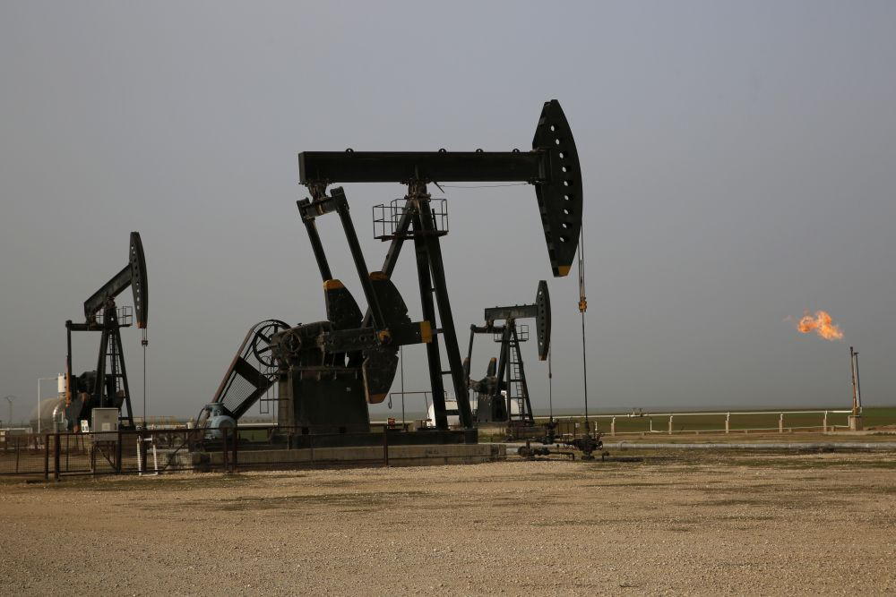 Кто добыча. Добыча нефти в Сирии. Добыча нефти в США. Нефтяные вышки в Сирии. Промышленность Сирии