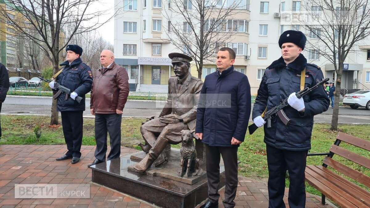 В Курске открыли памятник участковому на проспекте Победы | Вести-Курск |  Дзен