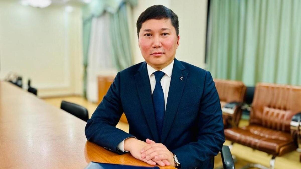    Мужчина в костюме:gov.kz