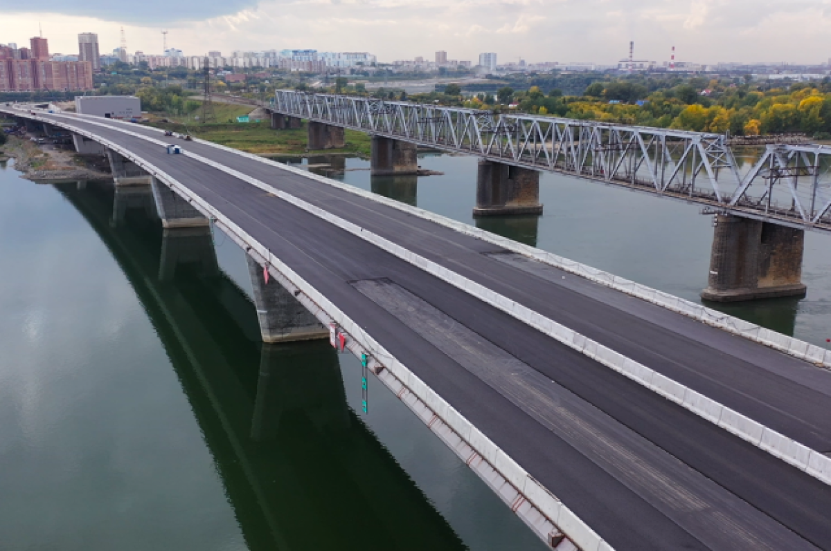 Памятник мосту в Новосибирске