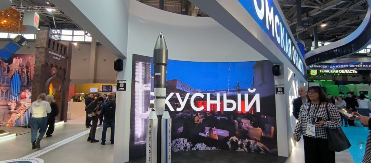 На стенде Омской области представлены необычные экспонаты.  Фото: ФедералПресс / Наталья Оксак, Герман Парло