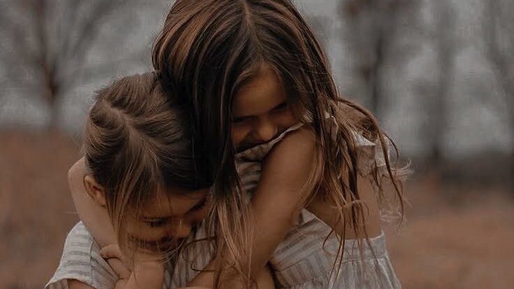 Фото двух сестёр