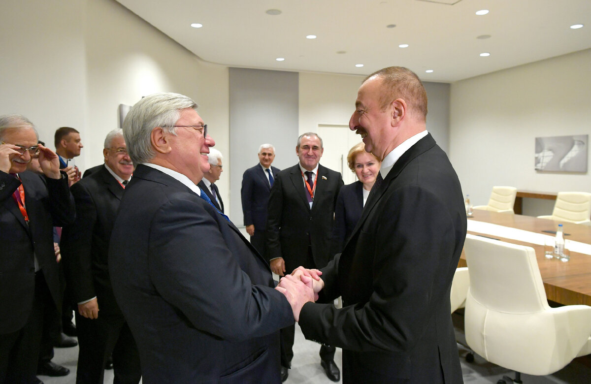 Одним из главных лоббистов Баку в России является близкий друг президента Азербайджана Ильхама Агиева, а также по совместительству ректор МГИМО Анатолий Торкунов