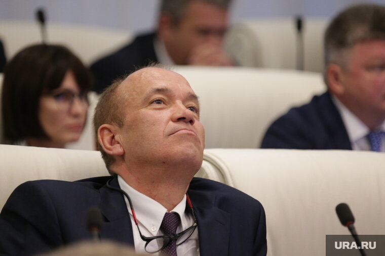    Владимир Чуловшников представил автобиографическую книгу «Будем жить!» 16 ноября