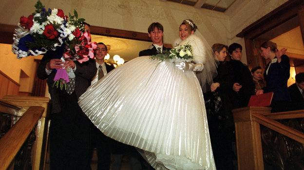 11 декабря 1999 года. Москва. Егор Титов и его супруга Вероника. Фото Андрей Голованов и Сергей Киврин, архив «СЭ»