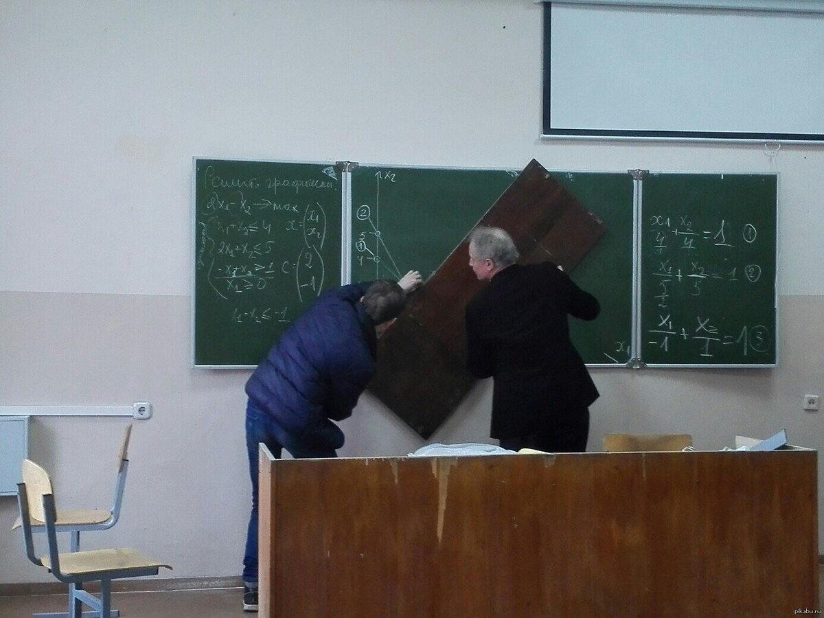 Учитель карикатура. Учитель интересно рассказывает. Приколы про учителей. Веселый препод. Забавные учителя.