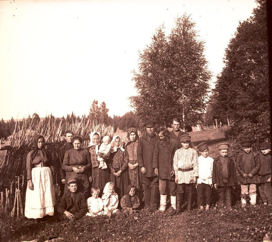 Благодаря этнографическим экспедициям было сделано множество фотографий дореволюционного русского села. Фото взято из экспедиции К.В, Щенниковой в Новгородскую губернию в 1913 г.