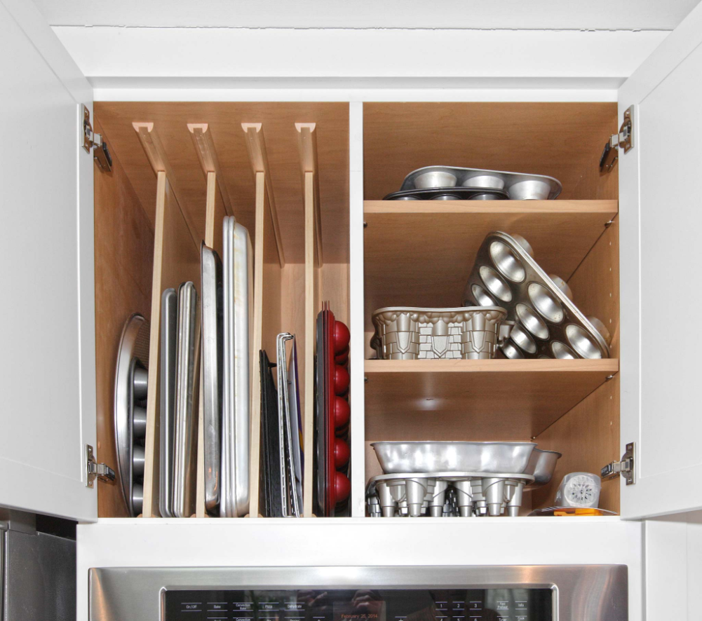 Организация хранения и размещения. Hettich лоток Cosario. Хранение кухонной утвари. Удобные шкафы для кухни. Организация пространства на кухне в шкафах.