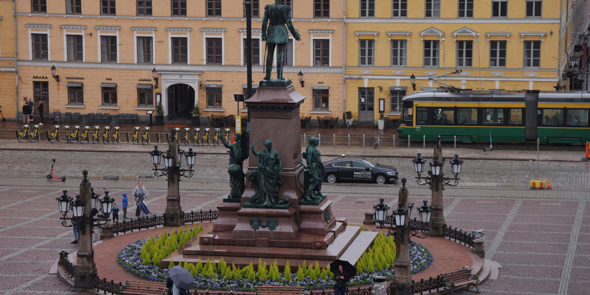    Памятник Александру II в Хельсинки.