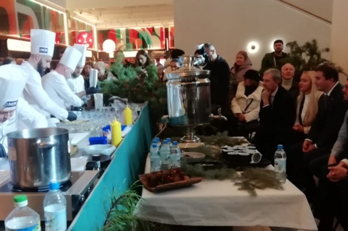   На выставке “Россия” известные омские шеф-повара готовили блюда чалдонов
