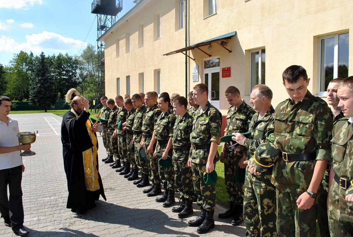 В Вооруженных силах Беларуси официально начал работать институт военных капелланов.