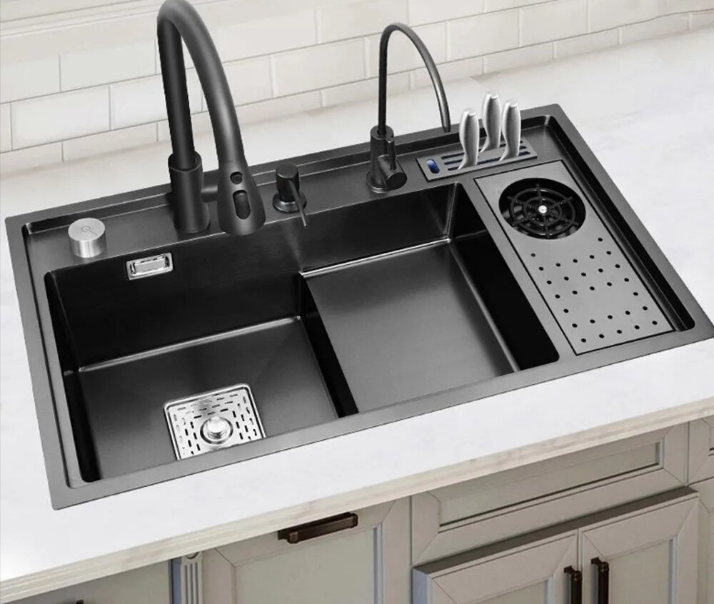 Ну, если кратко. То материал нержавеющая окрашенная сталь.  