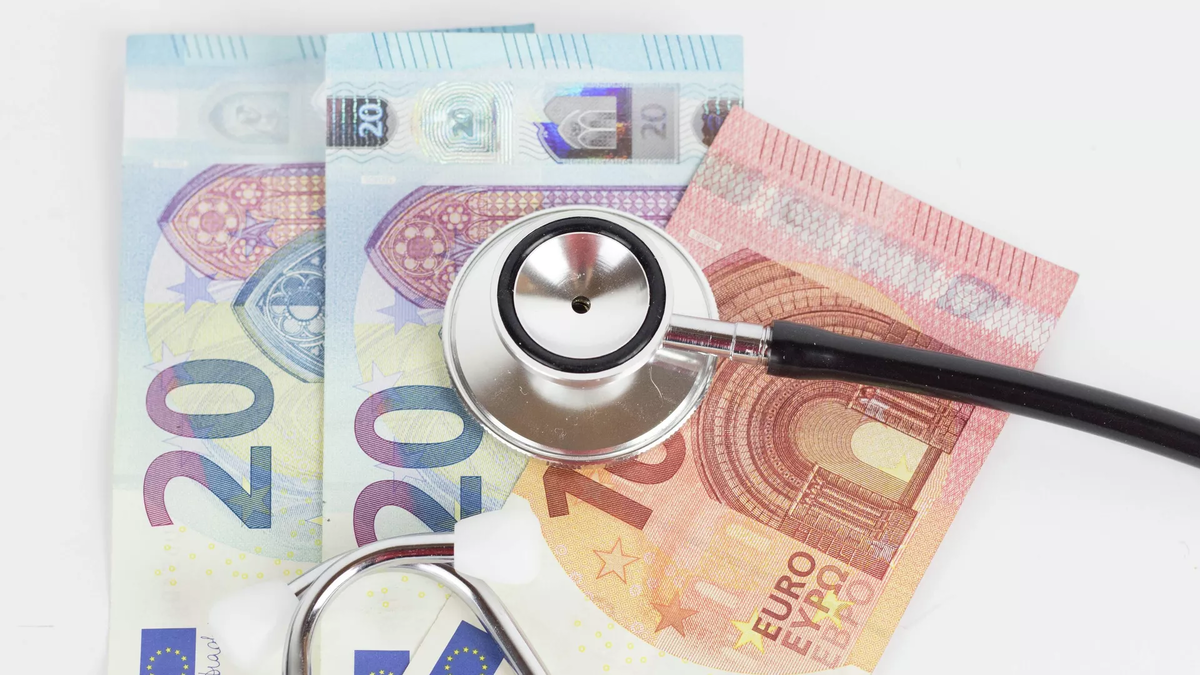 CC BY 2.0 / Marco Verch Professional Photographer / European currency sick concept 
