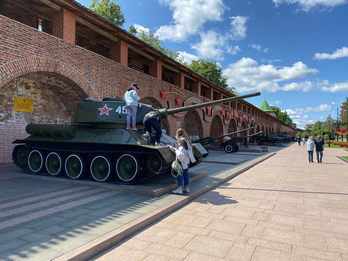 Кремль в Нижнем Новгороде. Храмы на снос, Дом Советов, отколотый, он или не  он, танки и подлодки | СветЛость | Дзен