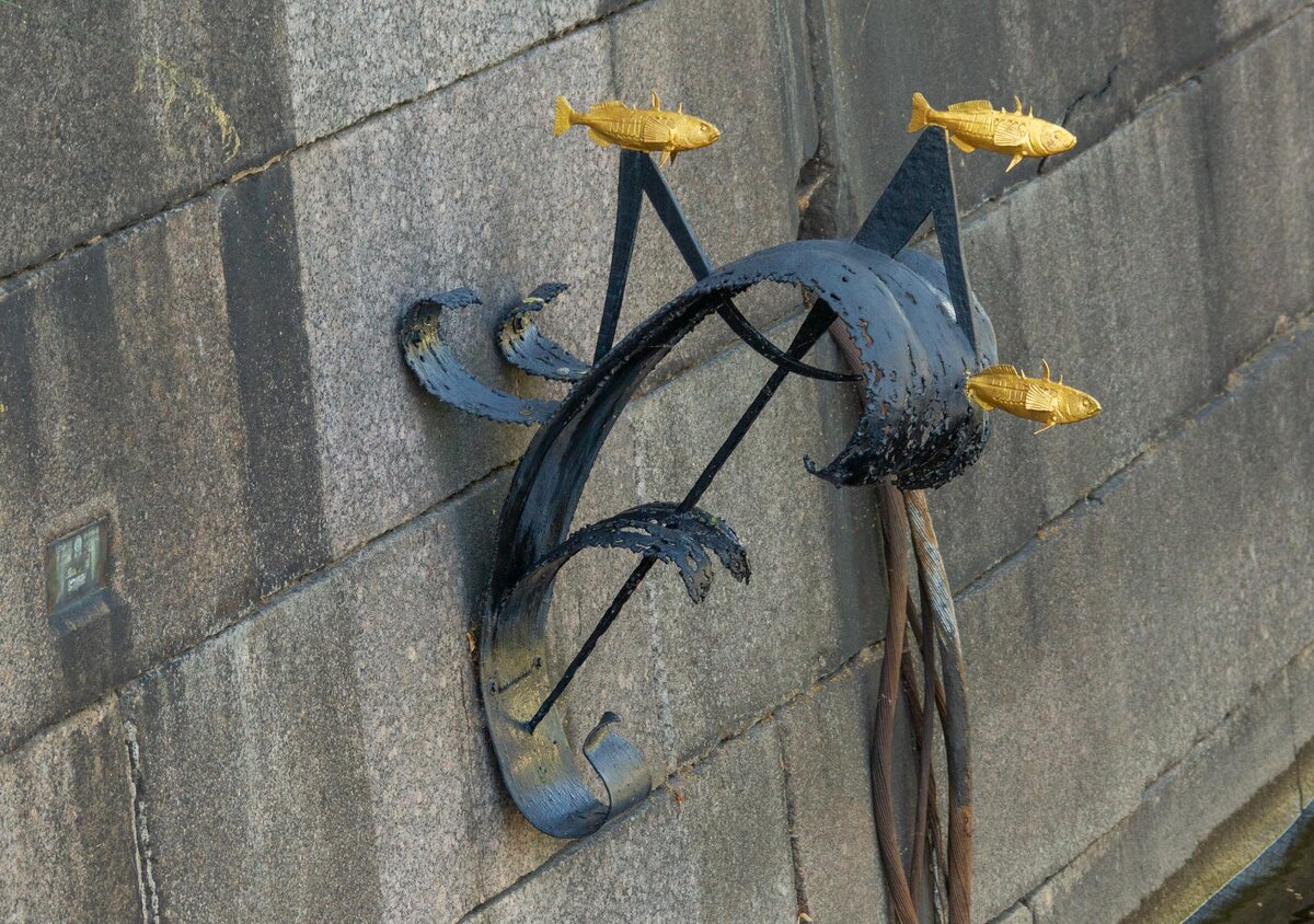 памятник блокадной колюшке в Кронштадте 