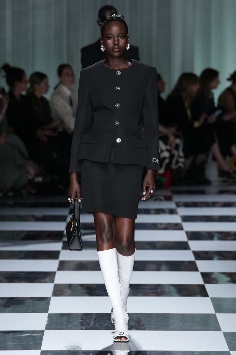 Versace. Коллекция весна/лето 2024. Показ мод в Милане в сентябре 2023.