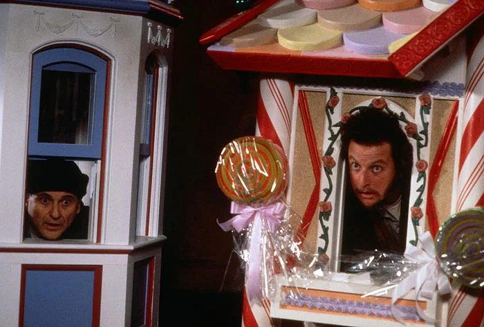 Кадр из фильма Один дома 2: Затерянный в Нью-Йорке в хорошем качестве. Источник - https://www.kinopoisk.ru/picture/1562800/