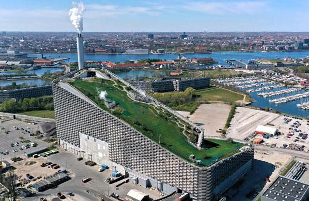 
На фото: завод Amager Bakke в Копенгагене