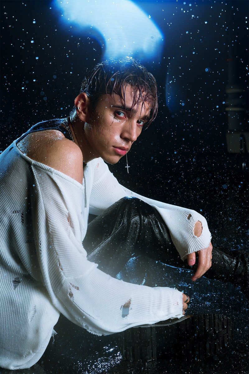    Чтобы добиться эффекта свечения капель воды, убедитесь, что в объектив попадает или почти попадает источник света / Фото: Елизавета Чечевица