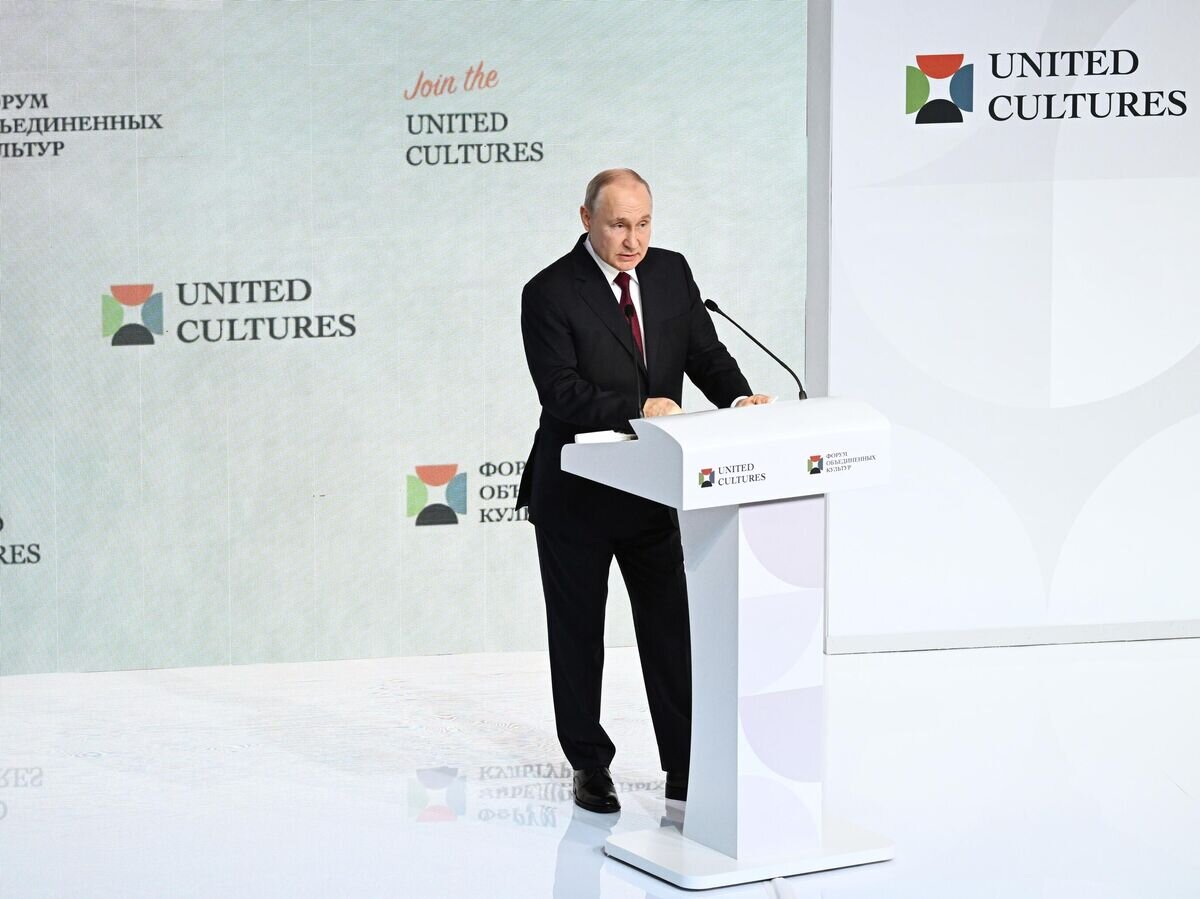   Президент РФ Владимир Путин выступает на пленарном заседании в рамках IX международного культурного форума в Санкт-Петербурге© РИА Новости / Павел Бедняков