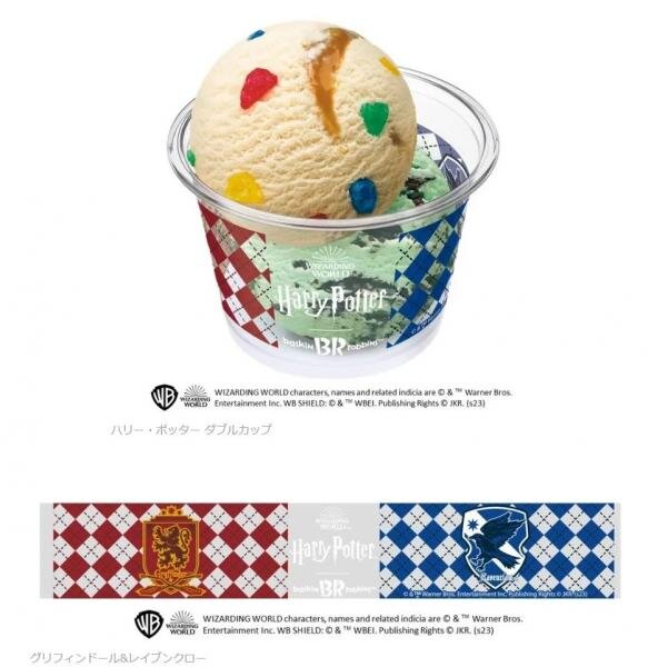 Поклянитесь в верности своему факультету Хогвартса с помощью двух разных двойных кубков Гарри Поттера с баннерами факультета. Попробуйте мороженое Hogwarts House Delight — мороженое со вкусом молочного чая, смешанное с четырьмя хрустящими конфетами красного, зеленого, желтого и синего цветов дома, а затем закрученное карамельной лентой(290/425).