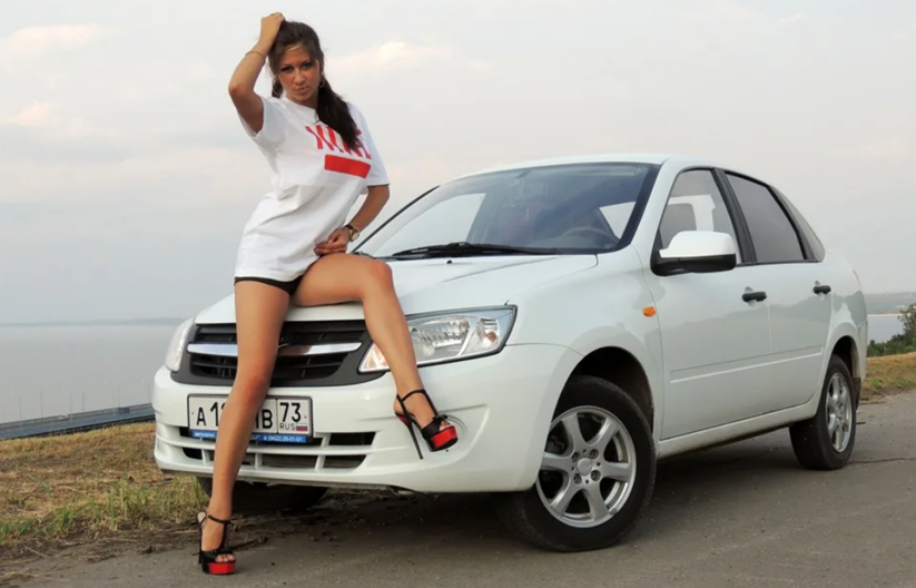 Полное имя лады. Гранта Джануля. Lada Granta 2013. Гранта и девушки. Девушки на фоне Гранты