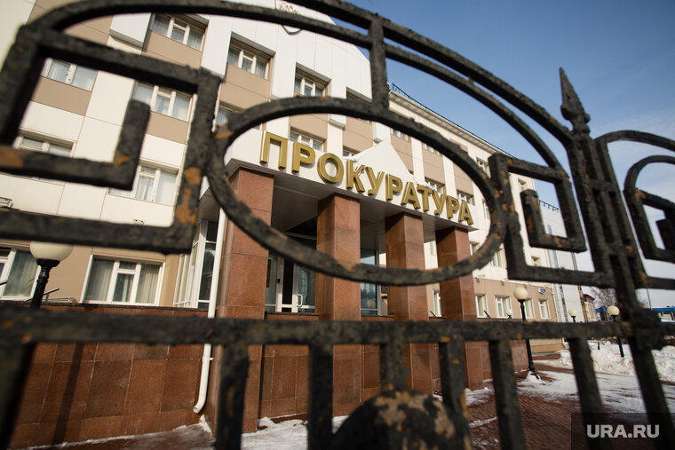    Прокуратура проверяет есть ли в школе конфликт интересов
