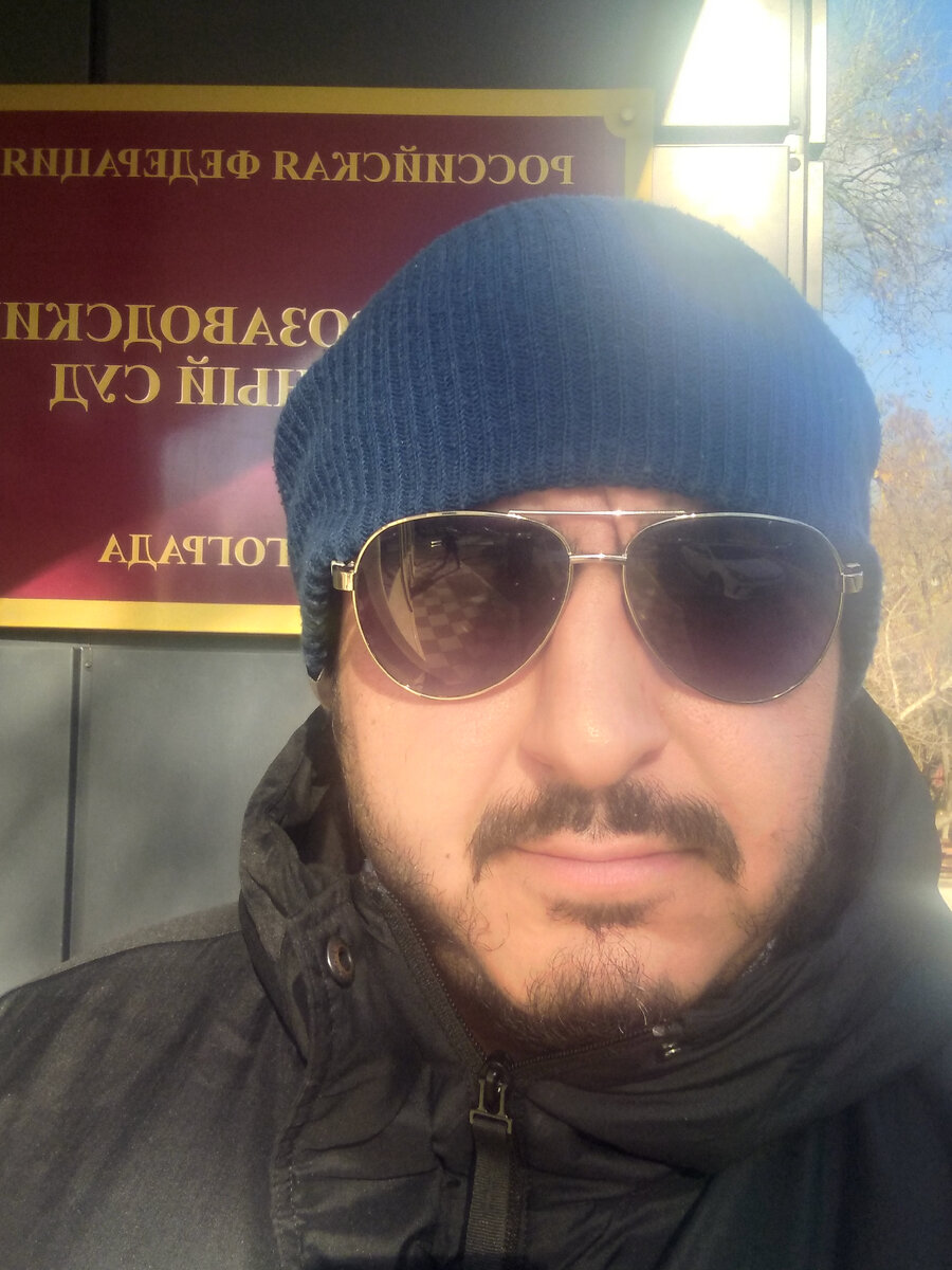 - Давайте поделим квартиру с моей бывшей женой!
- А она нажита в браке?
- До брака, но было совместное проживание!
- Будущая жена с Вами жила, бюджет общий был?
- Да нет, но до покупки квартиры я считал ее своей девушкой!
- Хорошо. А договоры ипотеки и купли-продажи с кем заключены?
- С ней.
- Вы созаемщиком являетесь?
- Нет.
- Может Вы кредит оплачивали?
- Тоже нет. Но! Я оплатил часть первоначального взноса!
- Доказать можете?
- Ммм, нет...
- До свидания.