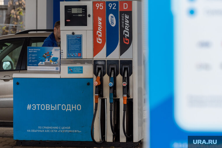    Запрет на экспорт бензина будет снят 17 ноября, заявили в Минэнерго РФ