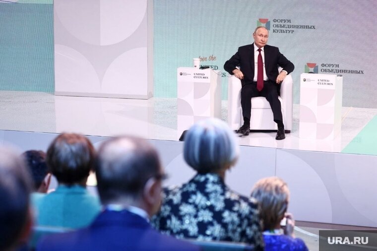    Путин рассказал о том, какой роман мог бы написать