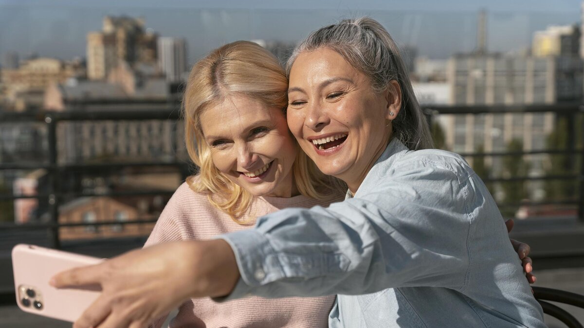    Как и где искать друзей в 40+ лет: психолог дала дельный совет© Freepik | freepik