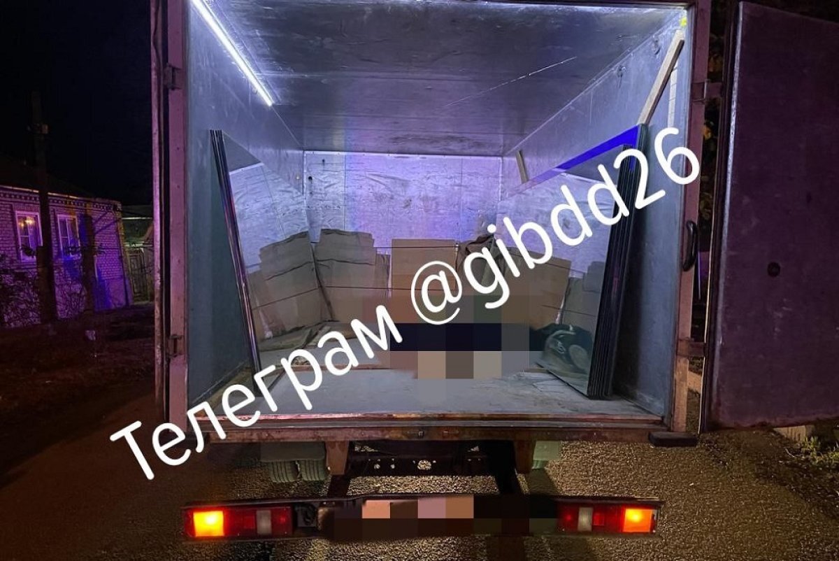    Стеклопакеты насмерть раздавили 28-летнего парня в грузовике на Ставрополье