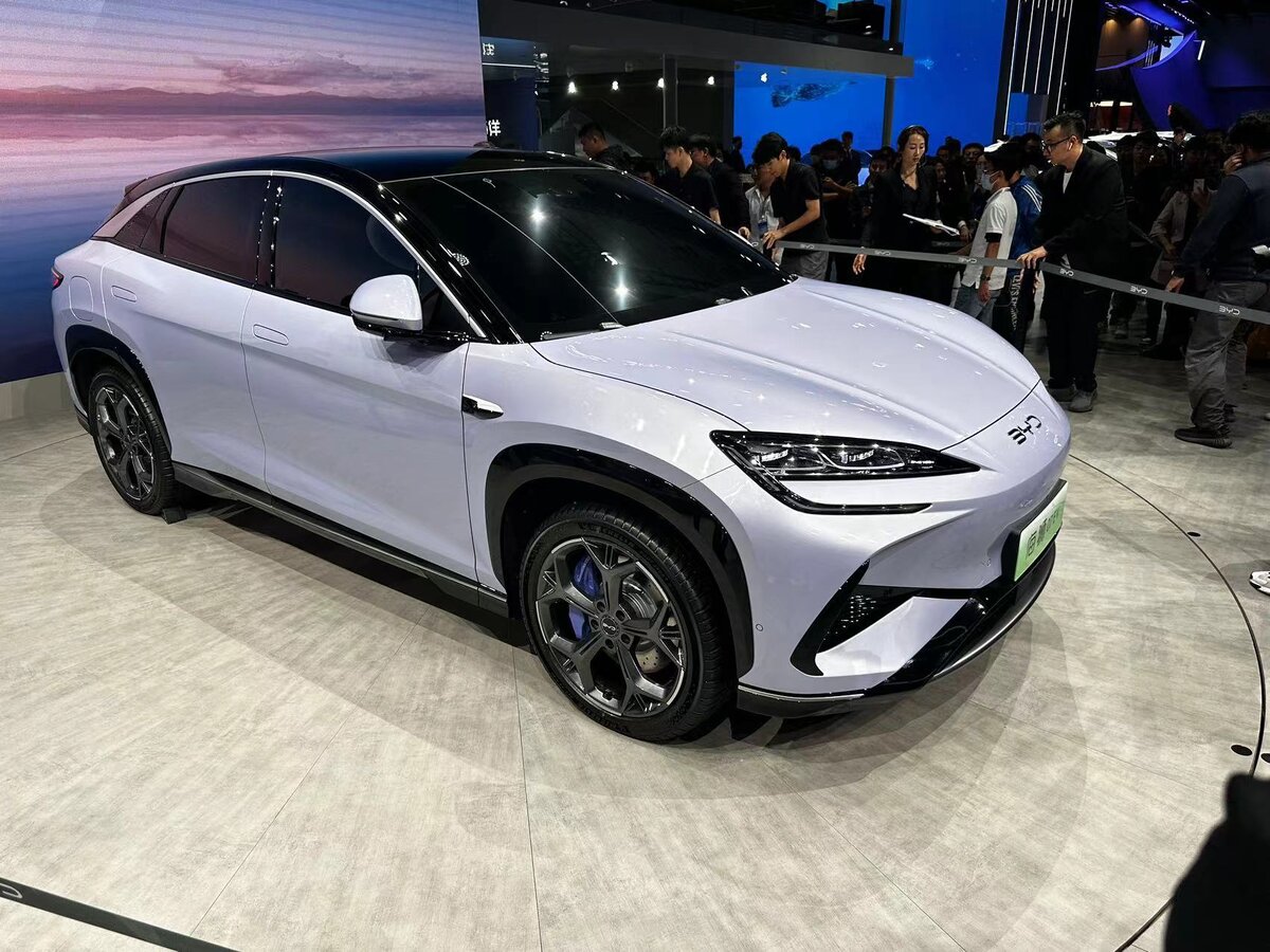 На фото Autohome: Электрический купе-кроссовер BYD Sea Lion 07