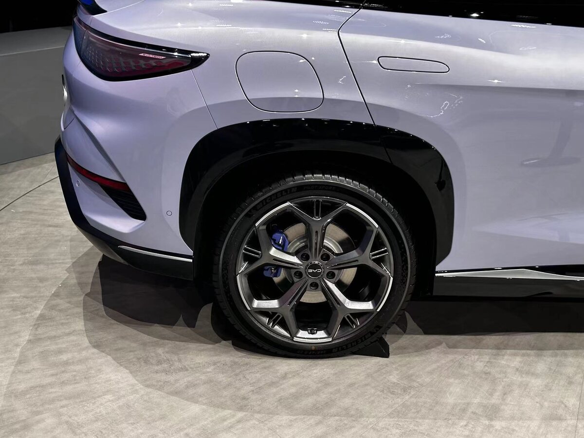 На фото Autohome: Электрический купе-кроссовер BYD Sea Lion 07