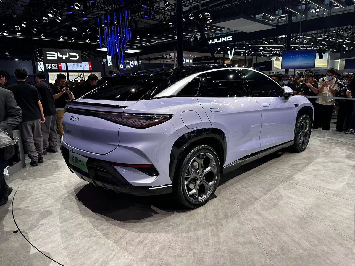 На фото Autohome: Электрический купе-кроссовер BYD Sea Lion 07