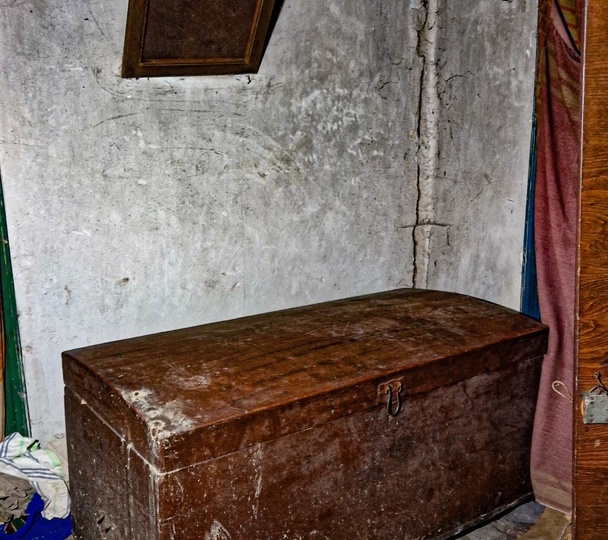 Увидел сундук, в котором я нашел то, что обычно долго ищу.