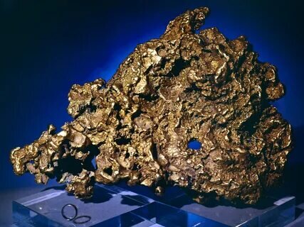 Самый большой самородок золота - "Золотой треугольник". Добыт в Австралии в начале ХХ века.