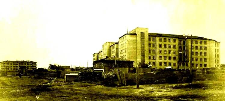 Строящийся "Дом Социалистического Земледелия" со стороны ул. Полевой