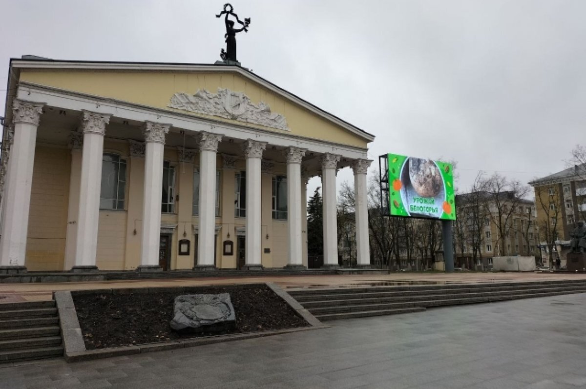    Пешком по городу.