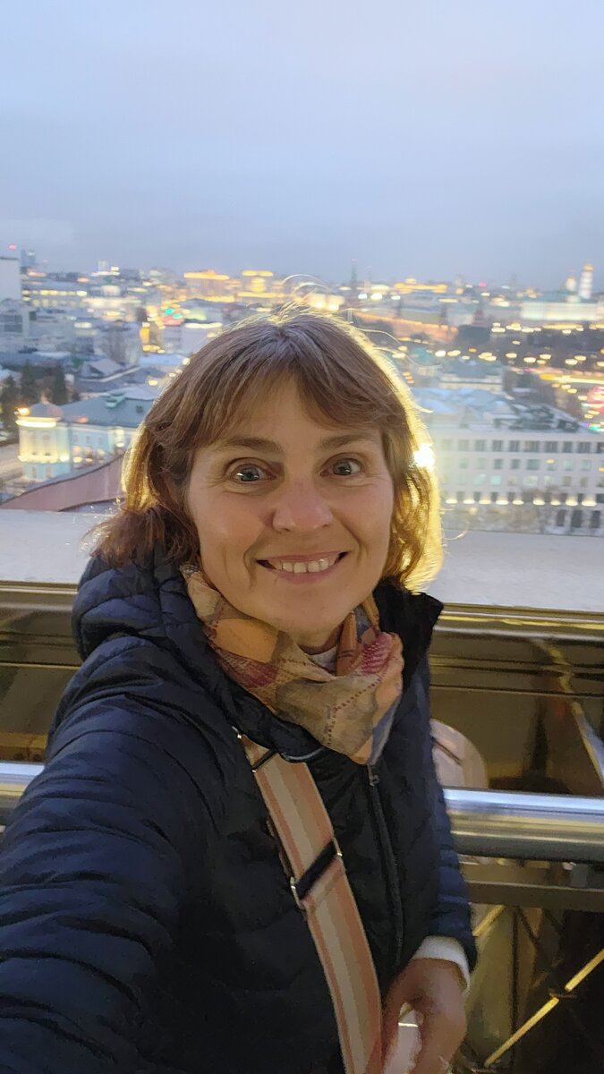 Я на смотровой Храма, за спиной Кремль 