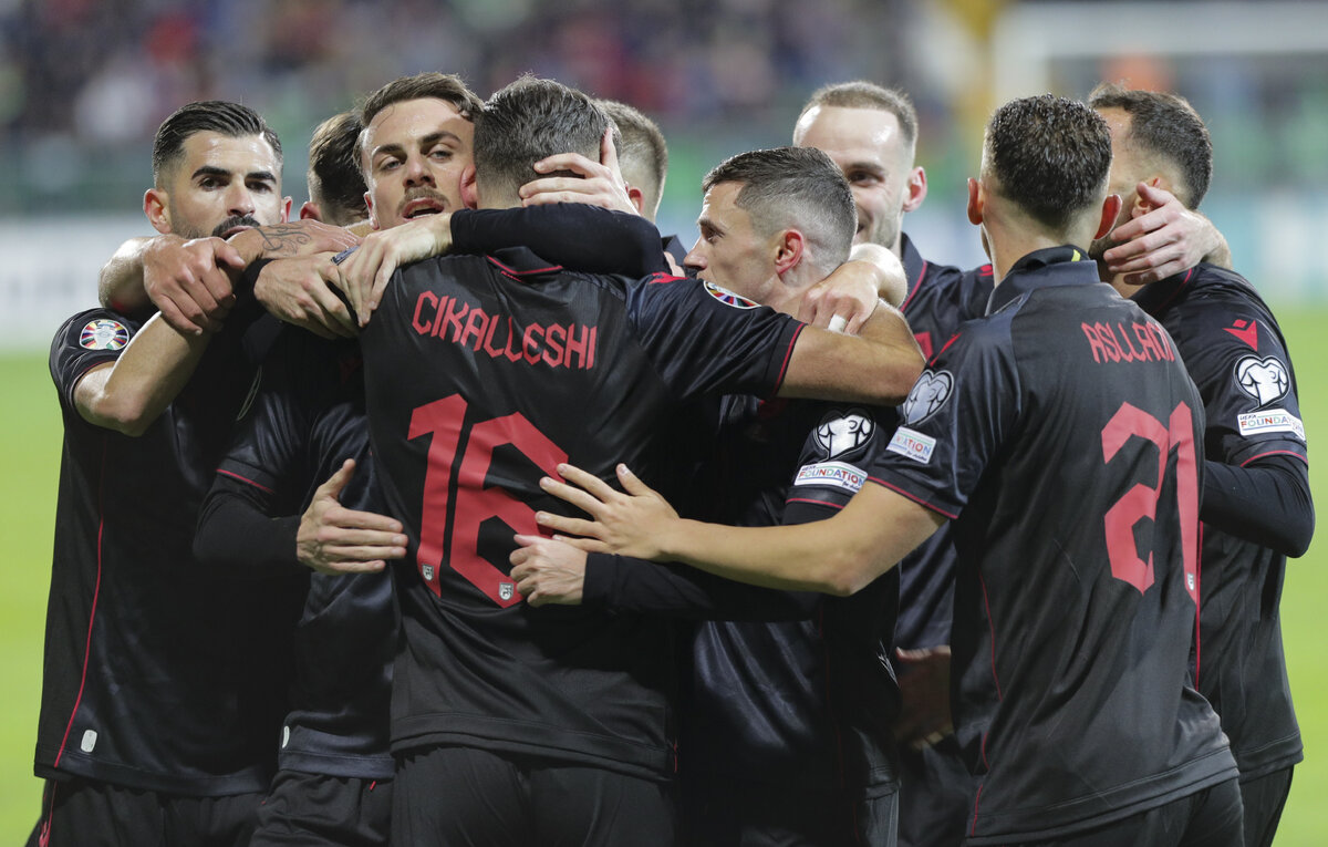    Футболисты сборной Албании  EPA-EFE/DUMITRU DORU