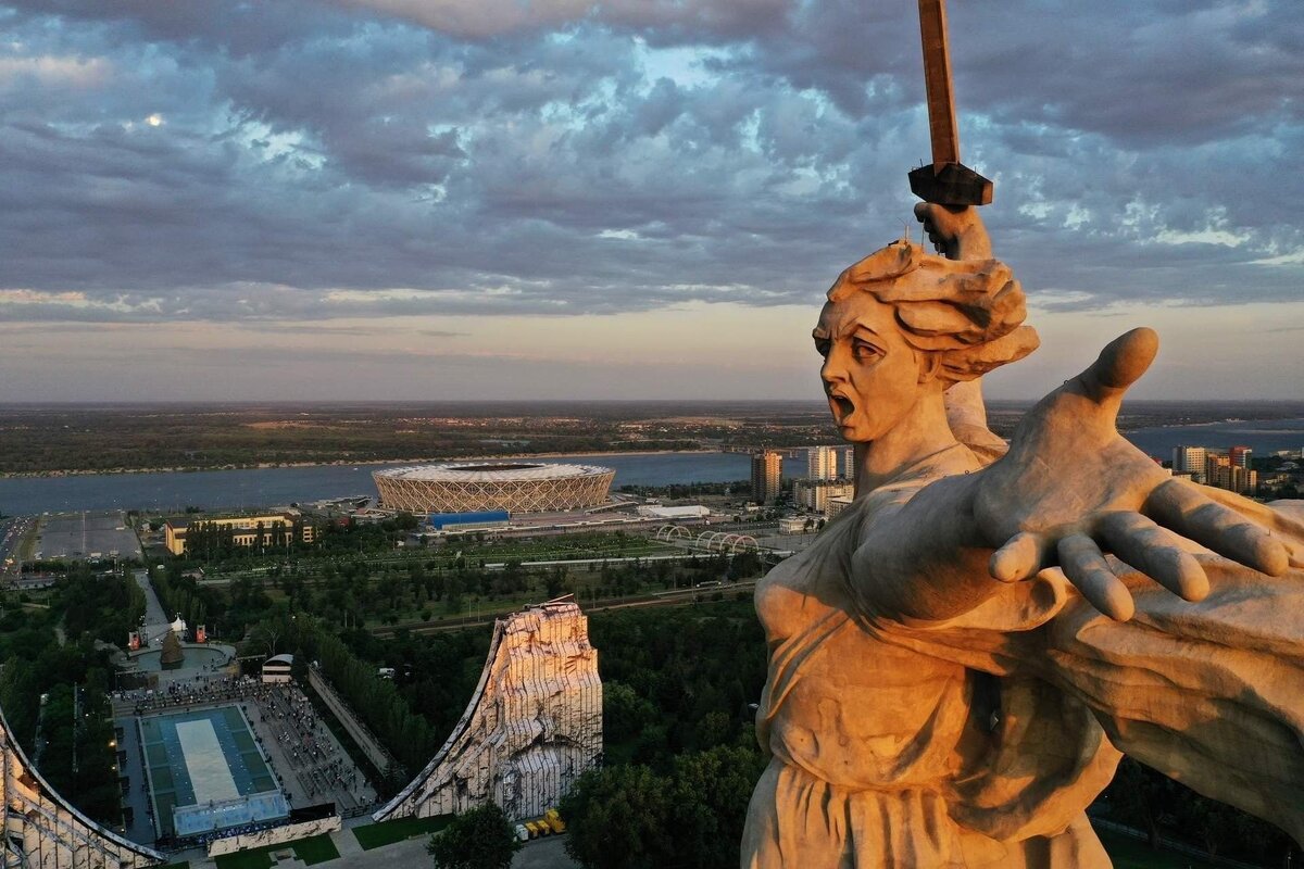 Памятник в Волгограде. "Родина -Мать зовет".