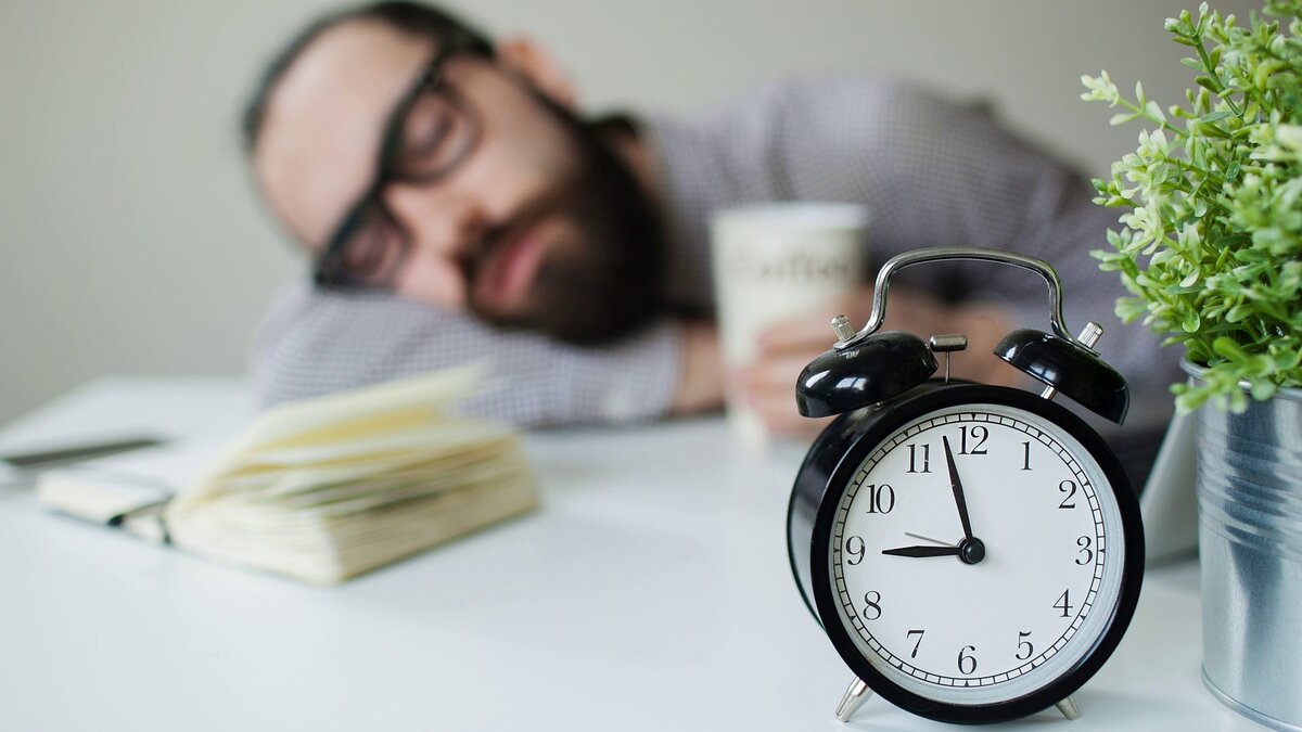 Ваши ежедневные и ночные привычки оказывают гораздо большее влияние на ваш циркадный ритм, чем вы могли бы подумать.