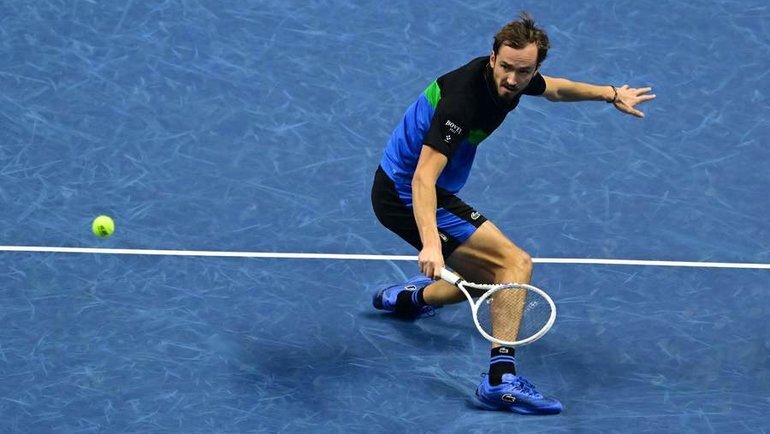    Даниил Медведев в матче против Карлоса Алькараса в Турине 17 ноября. AFP