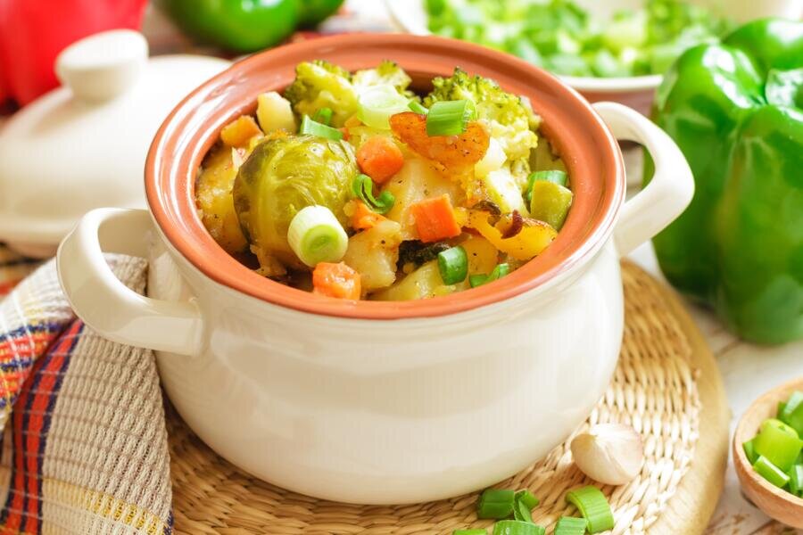    Хотите насладиться нежным вкусом запеченного овощного рагу? Пожалуйста! Фото: Depositphotos