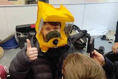   Огнеборцы напомнили детям правила пожарной безопасности в Подмосковье © Пресс-служба ГКУ МО «Мособлпожспас»